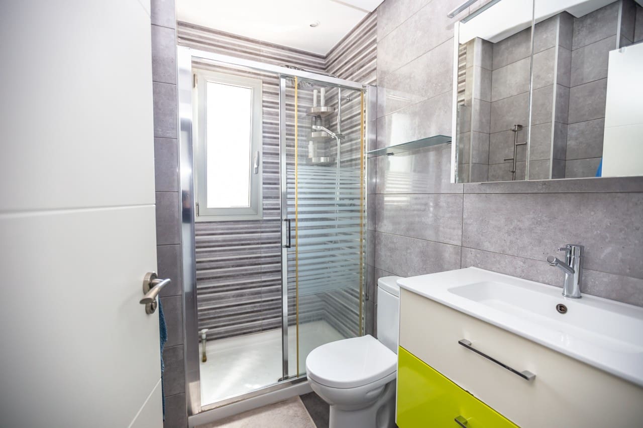 4 bedroom Penthouse for sale in Villamartin with pool - € 550,000 (Ref: 9383644)