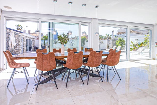 4 slaapkamer Villa te koop in La Zenia, Orihuela met zwembad - € 1.350.000 (Ref: 9383646)