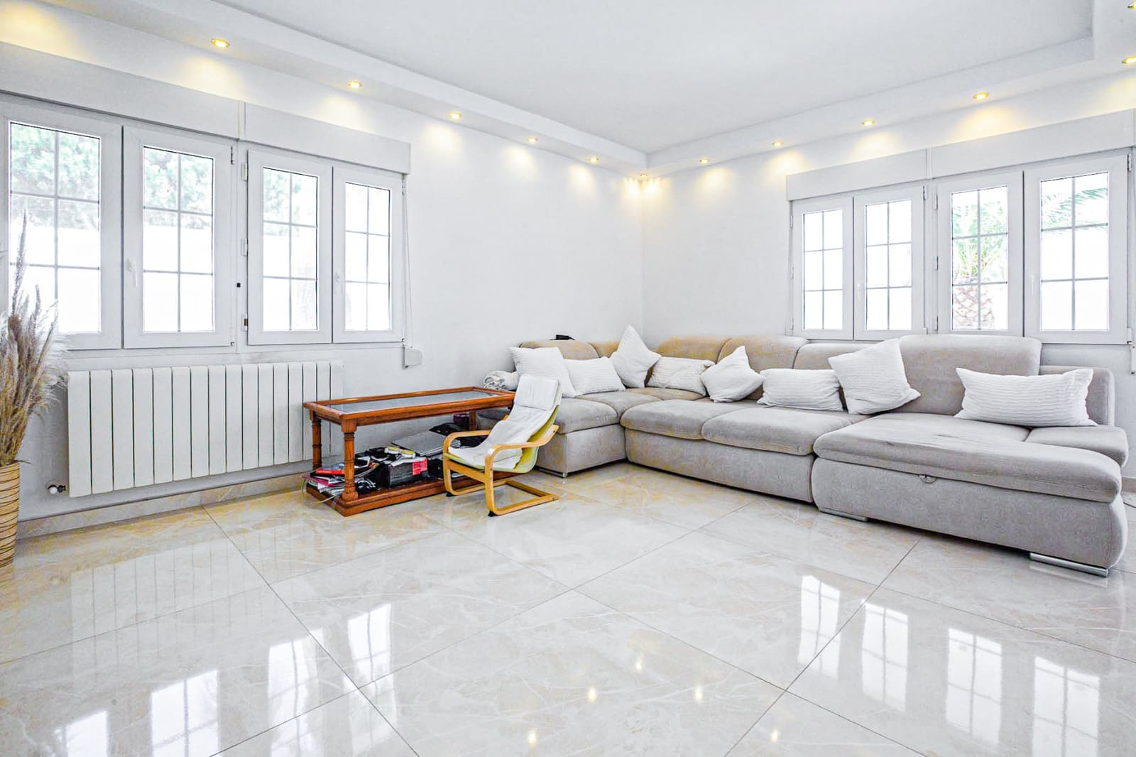 4 bedroom Villa for sale in La Zenia with pool - € 1,350,000 (Ref: 9383646)