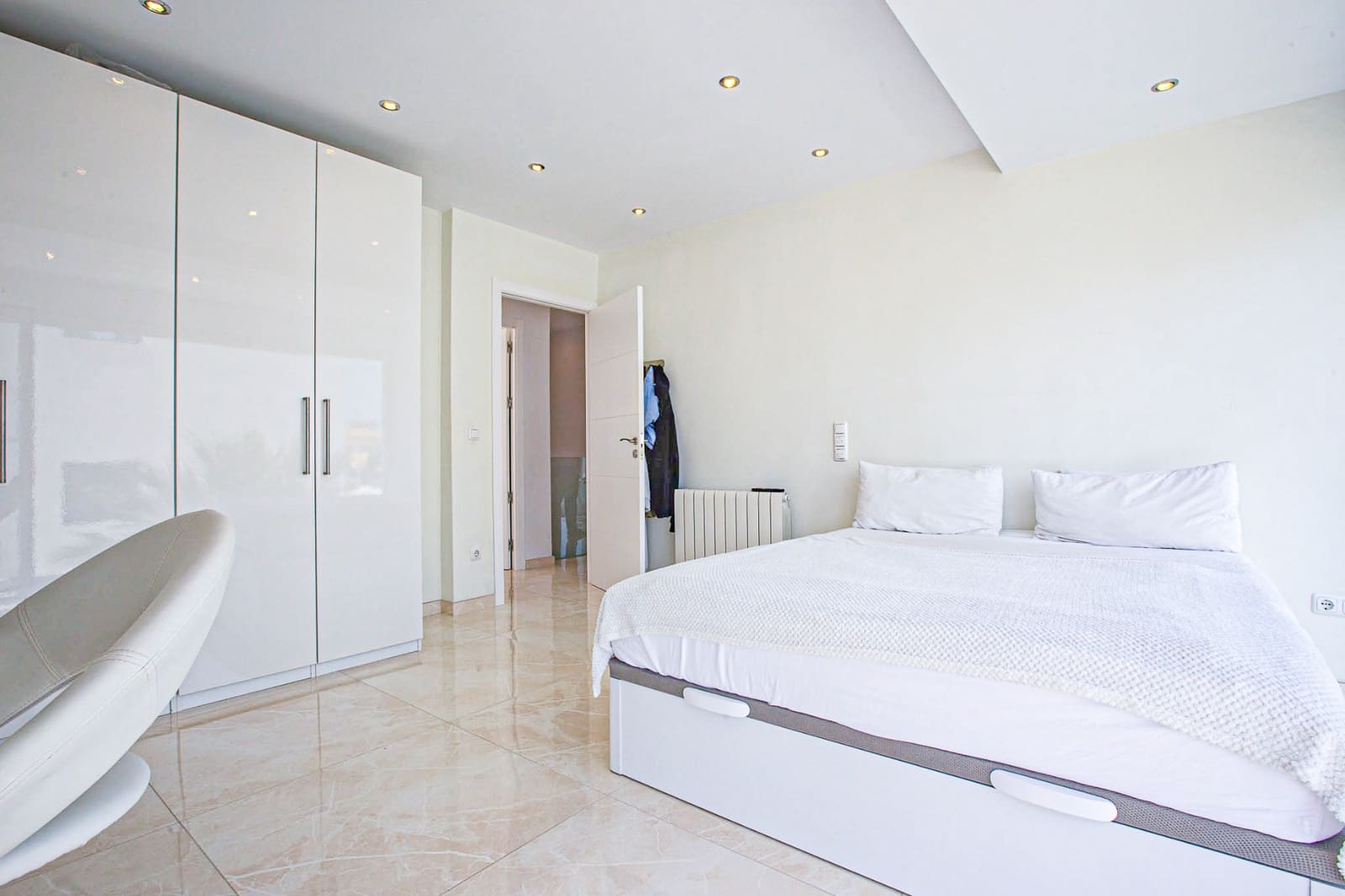 4 bedroom Villa for sale in La Zenia with pool - € 1,350,000 (Ref: 9383646)