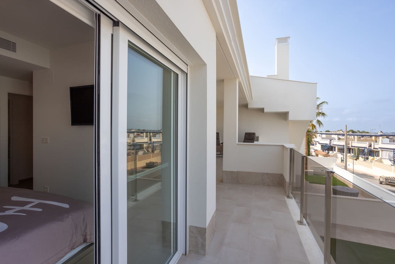 2 bedroom Apartment for sale in Villamartin with pool garage - € 319,000 (Ref: 9383656)