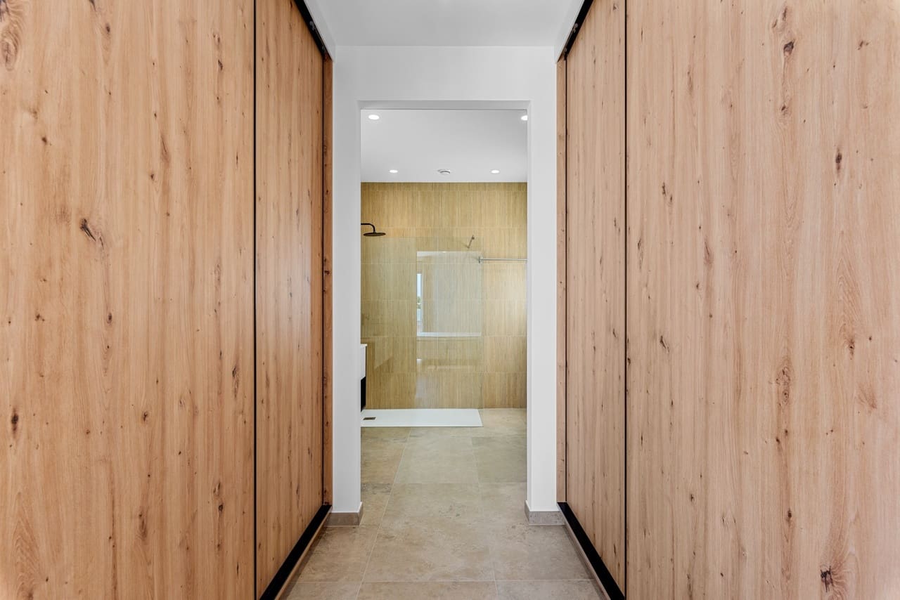 4 bedroom Villa for sale in Benijofar with pool garage - € 1,495,000 (Ref: 9383658)