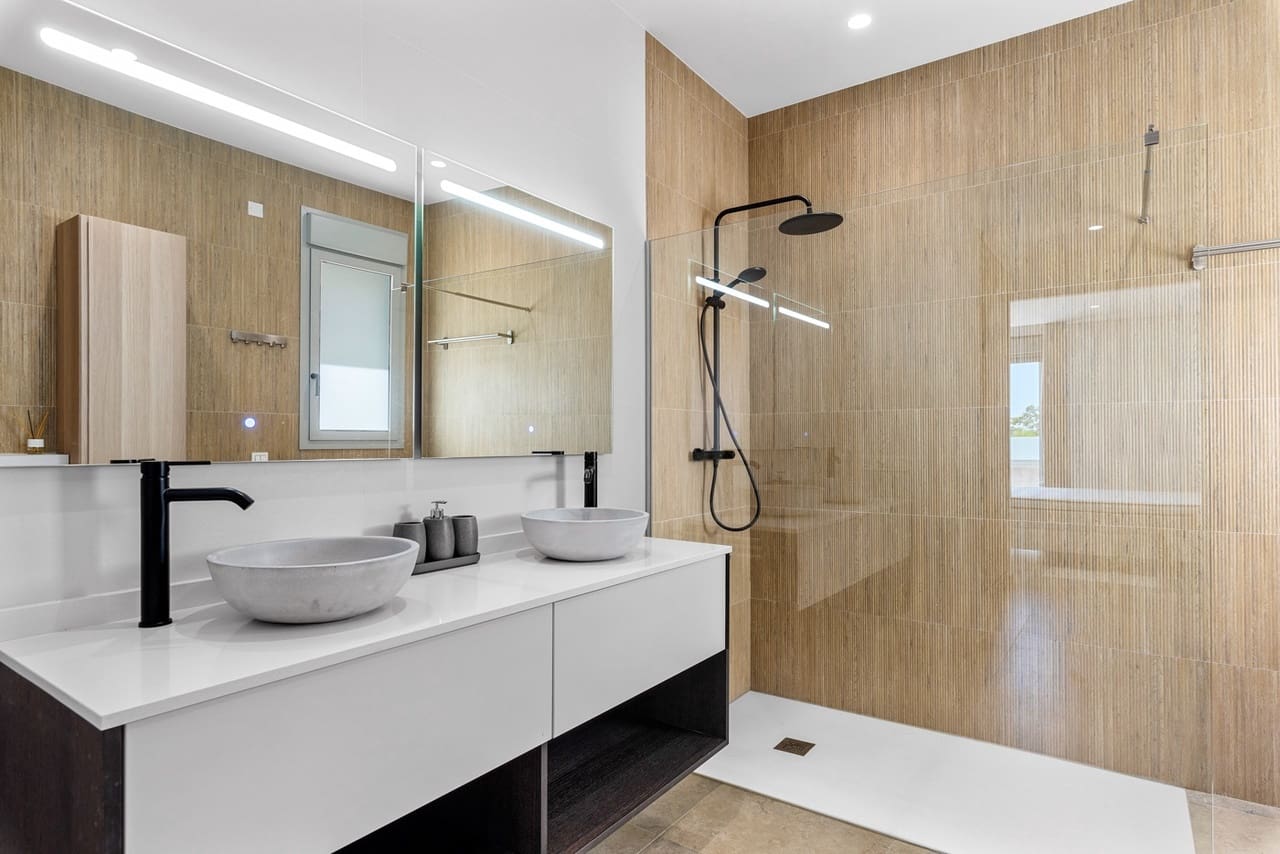 4 bedroom Villa for sale in Benijofar with pool garage - € 1,495,000 (Ref: 9383658)