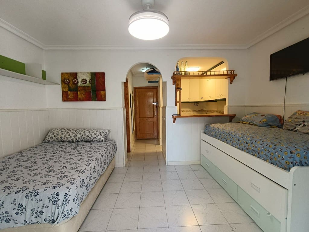 1 slaapkamer Studio te koop in Torrevieja met zwembad - € 110.000 (Ref: 9383682)
