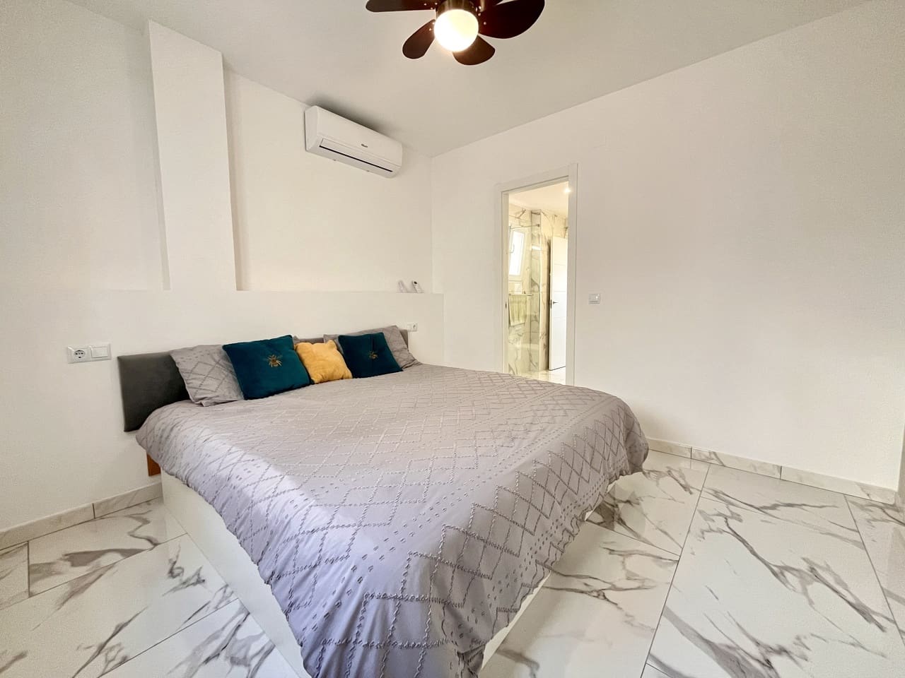 1 bedroom Apartment for sale in Villamartin with pool - € 155,000 (Ref: 9383684)