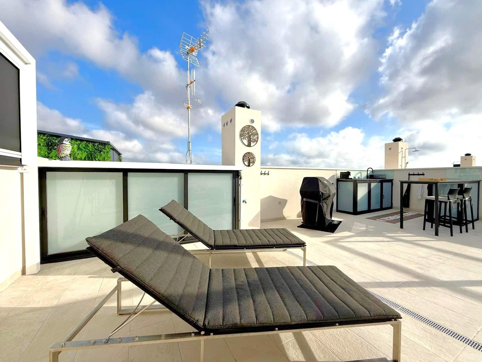 2 soverom Penthouse til salgs i Orihuela Costa med svømmebasseng - € 330 000 (Ref: 9394475)