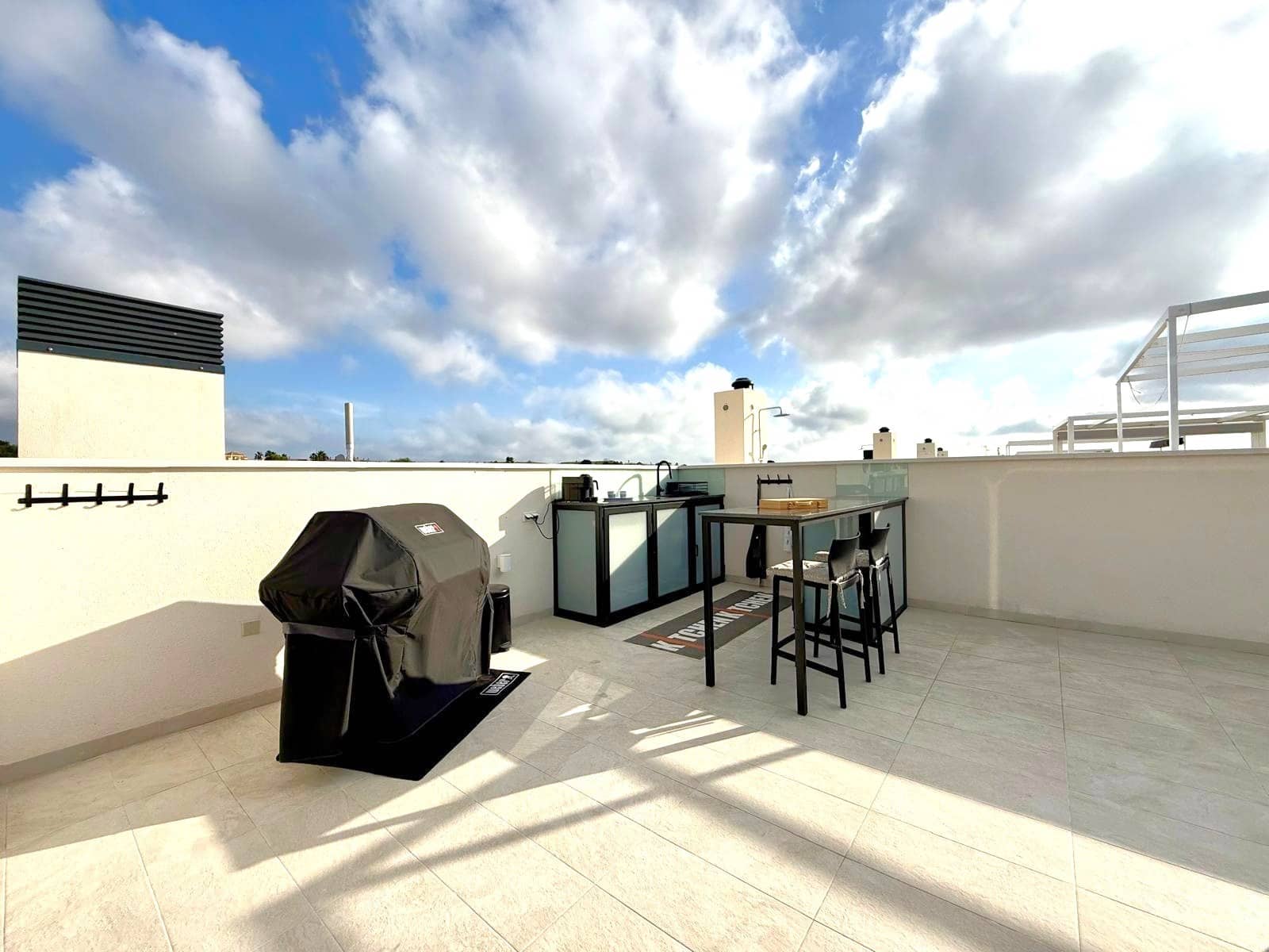2 soverom Penthouse til salgs i Orihuela Costa med svømmebasseng - € 330 000 (Ref: 9394475)