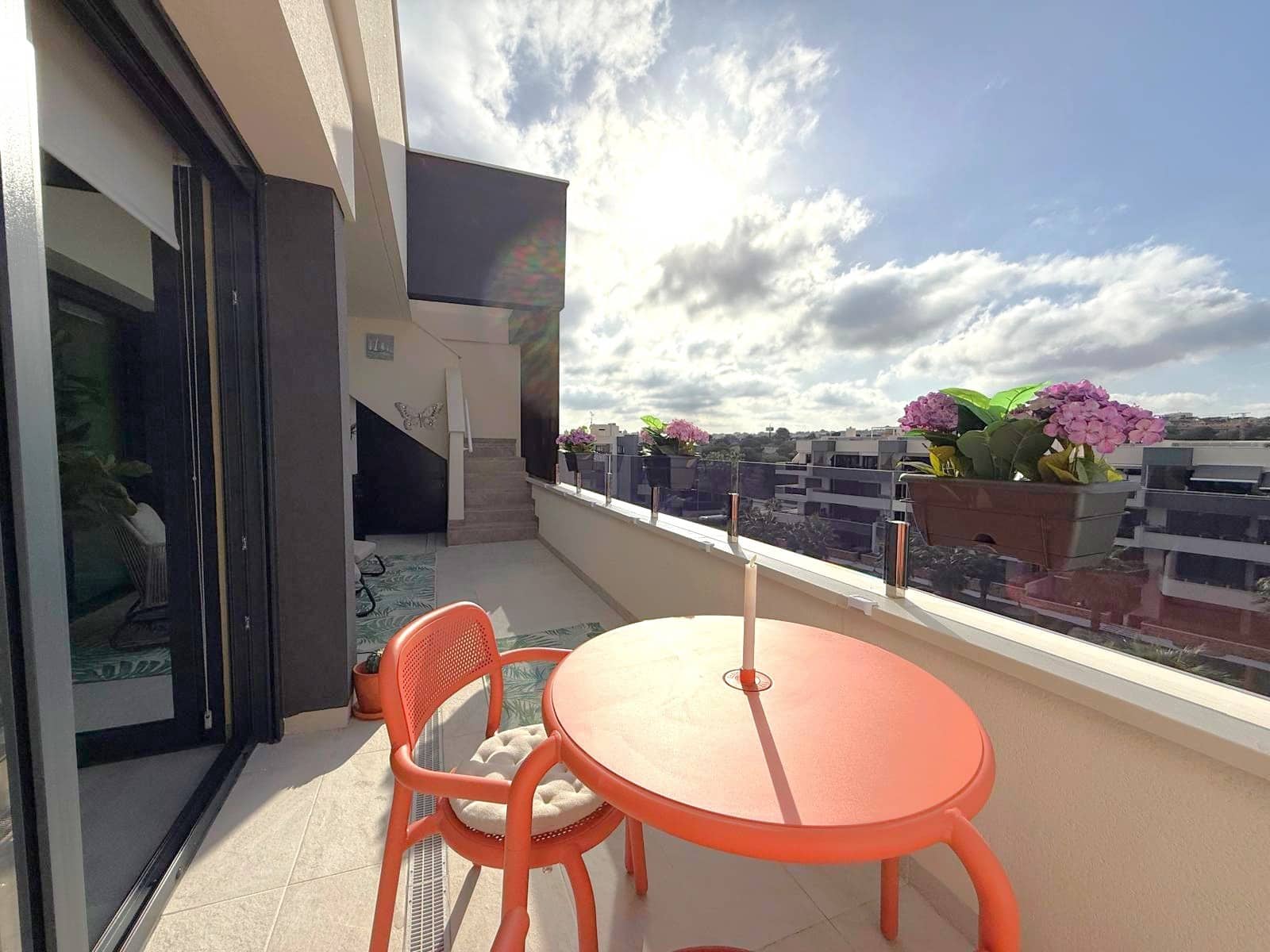 2 soverom Penthouse til salgs i Orihuela Costa med svømmebasseng - € 330 000 (Ref: 9394475)