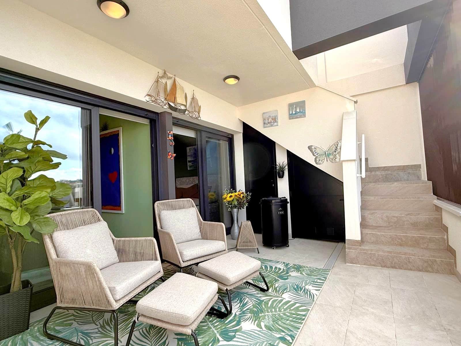 2 soverom Penthouse til salgs i Orihuela Costa med svømmebasseng - € 330 000 (Ref: 9394475)