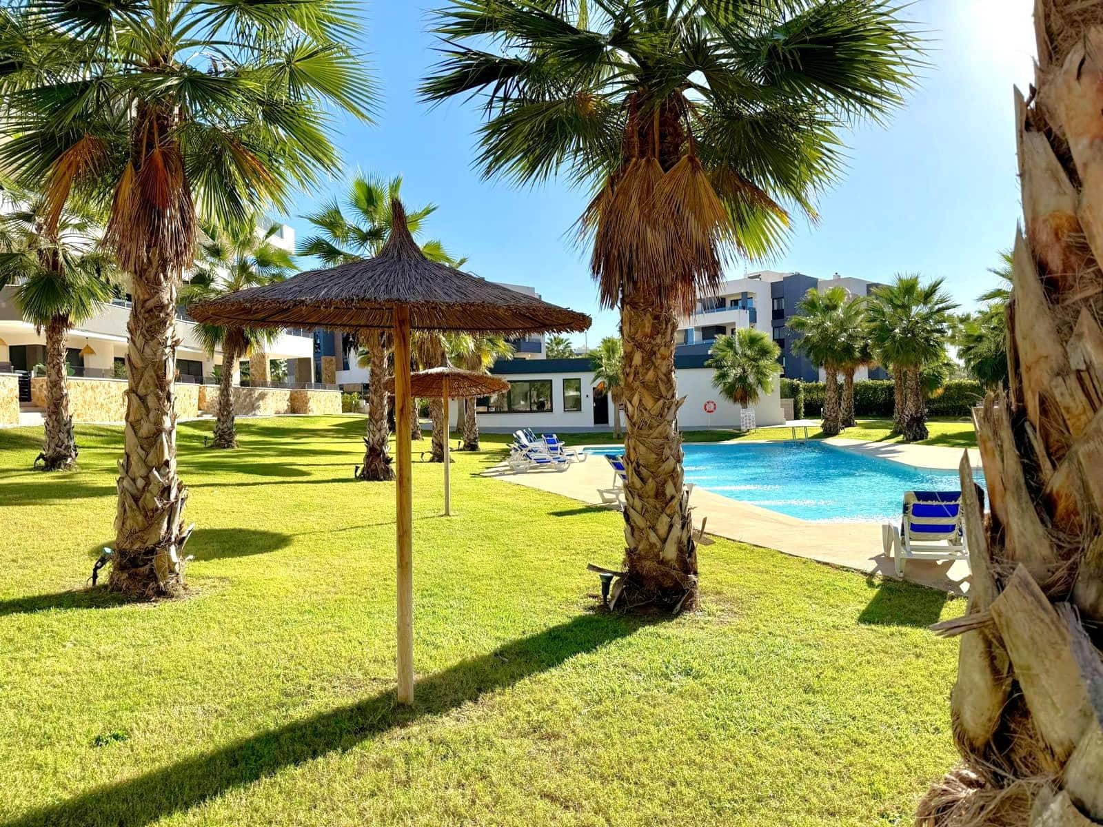 2 soverom Penthouse til salgs i Orihuela Costa med svømmebasseng - € 330 000 (Ref: 9394475)