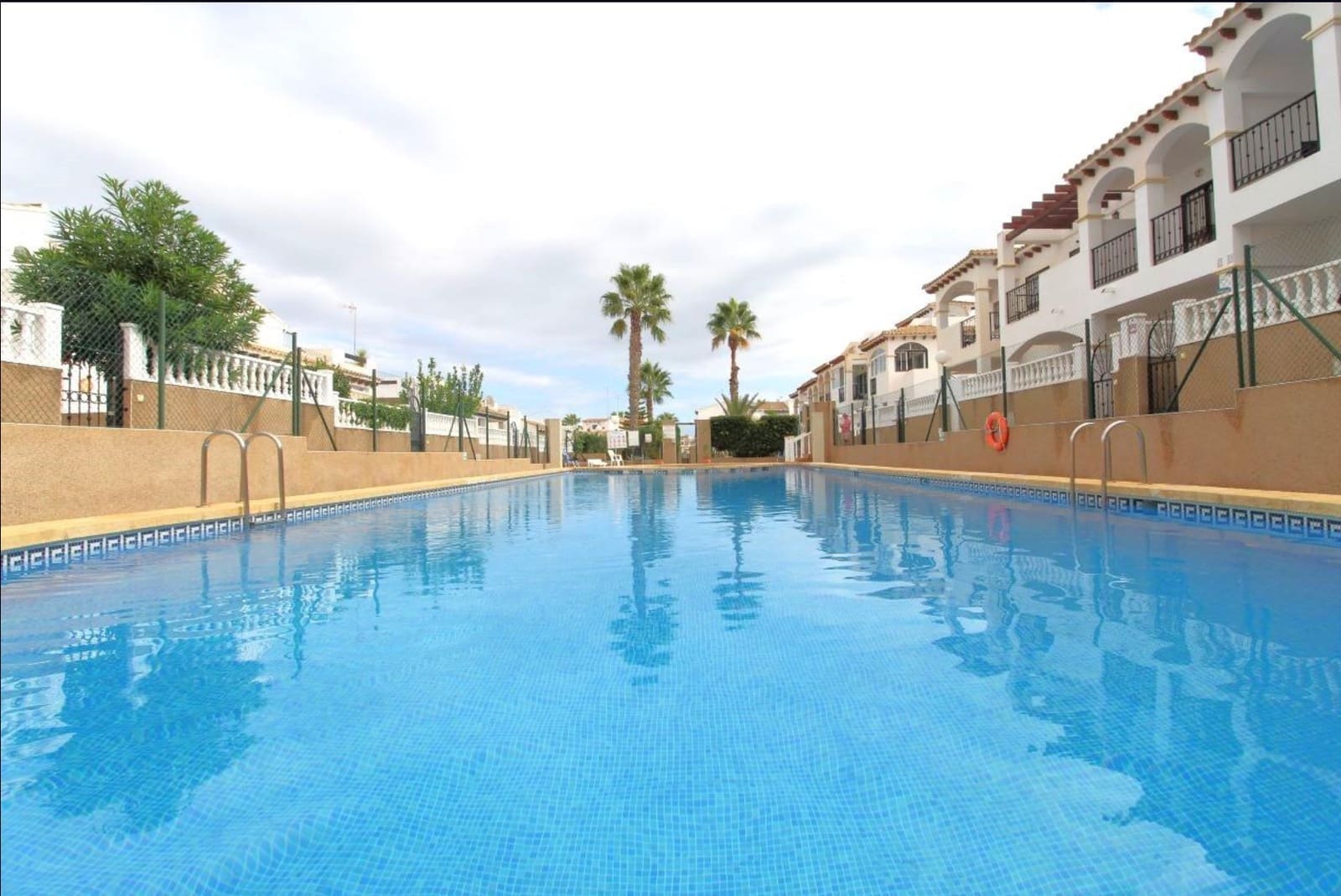 2 soverom Hus til salgs i Orihuela Costa med svømmebasseng - € 189 900 (Ref: 9394476)