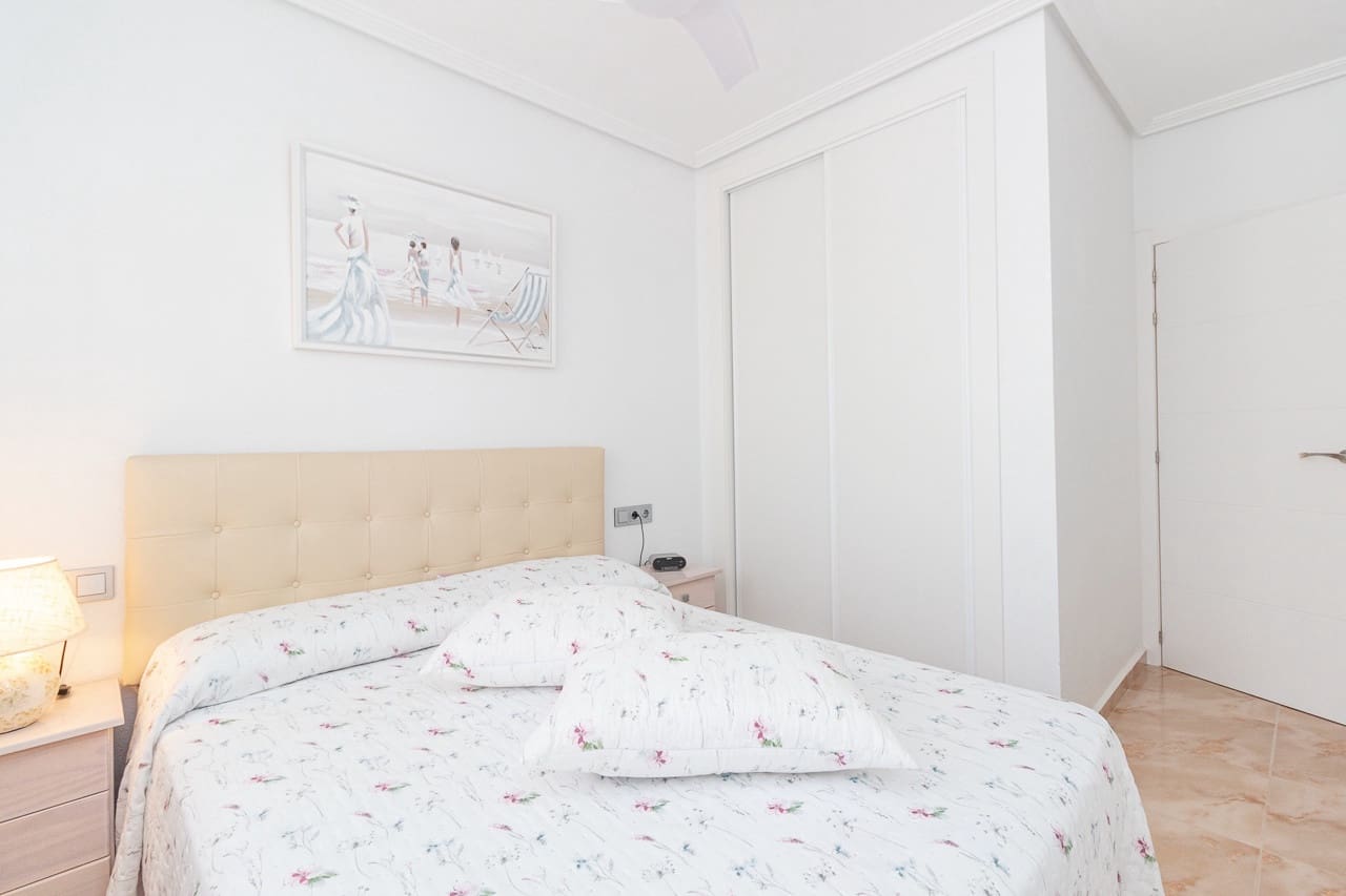 3 Zimmer Doppelhaus zu verkaufen in La Zenia mit Pool - 312.000 € (Ref: 9394482)