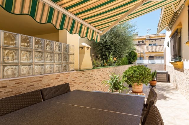 3 soverom Kjedet enebolig til salgs i La Zenia, Orihuela med svømmebasseng - € 312 000 (Ref: 9394482)