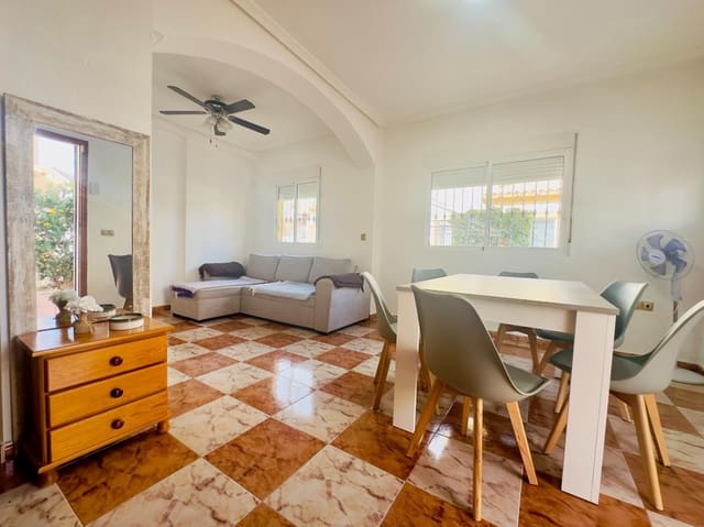 Chalet de 2 habitaciones en Cabo Roig, Orihuela en venta con piscina - 230.000 € (Ref: 9405818)