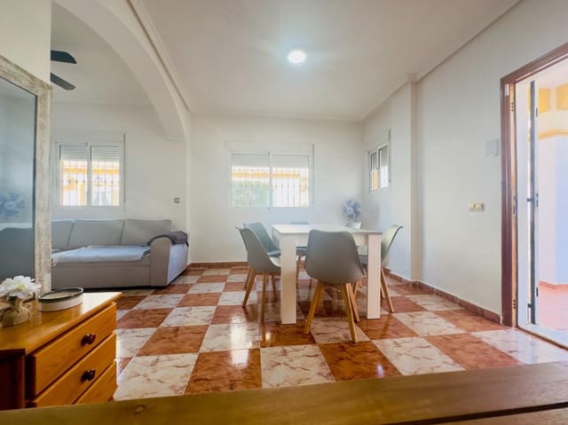 Chalet de 2 habitaciones en Cabo Roig, Orihuela en venta con piscina - 230.000 € (Ref: 9405818)