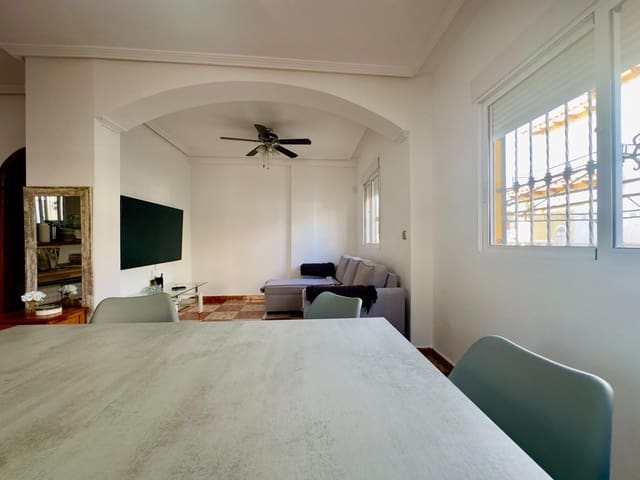 Chalet de 2 habitaciones en Cabo Roig, Orihuela en venta con piscina - 230.000 € (Ref: 9405818)