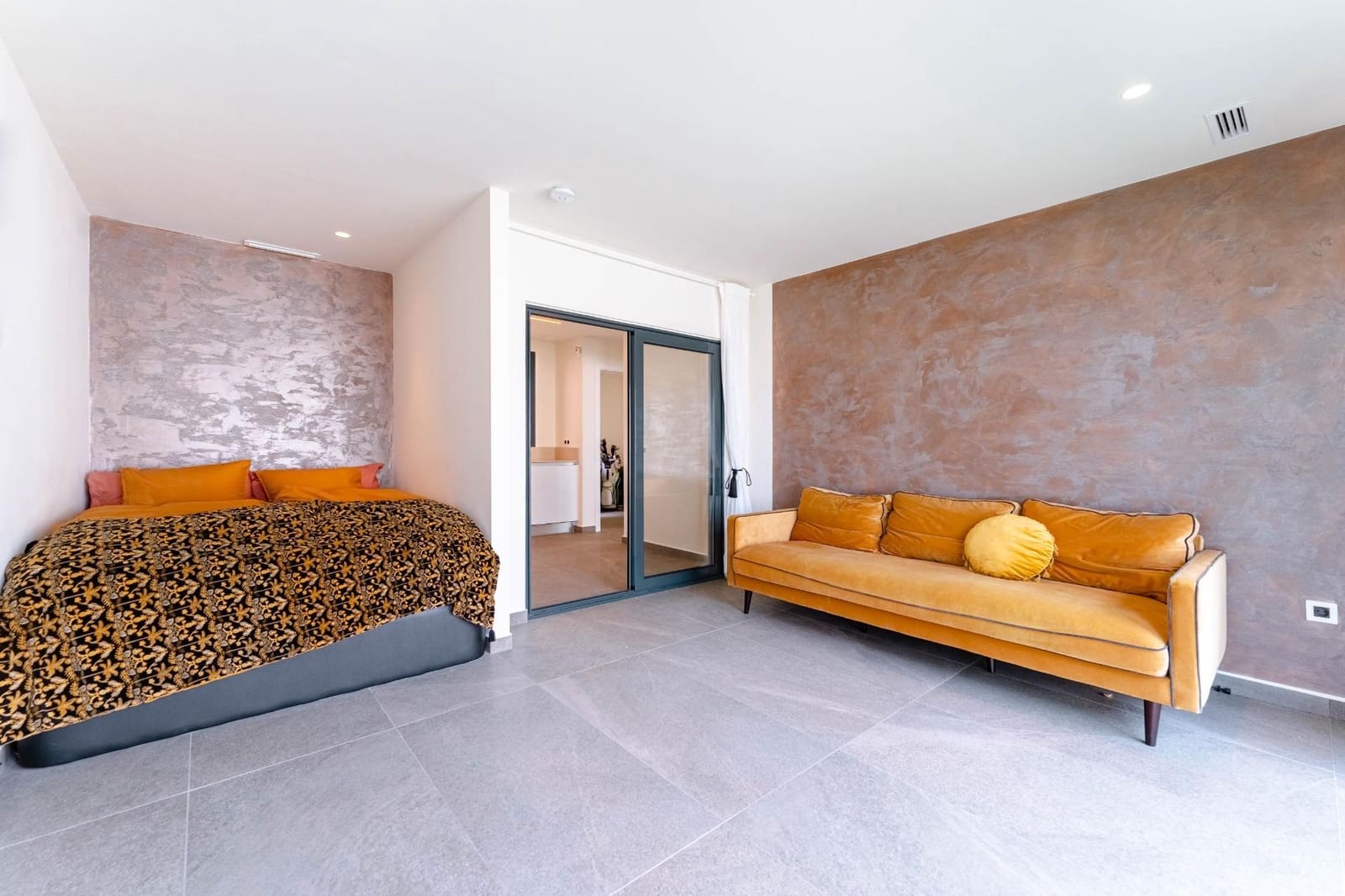 Chalet de 5 habitaciones en San Miguel de Salinas en venta con piscina garaje - 780.000 € (Ref: 9426452)