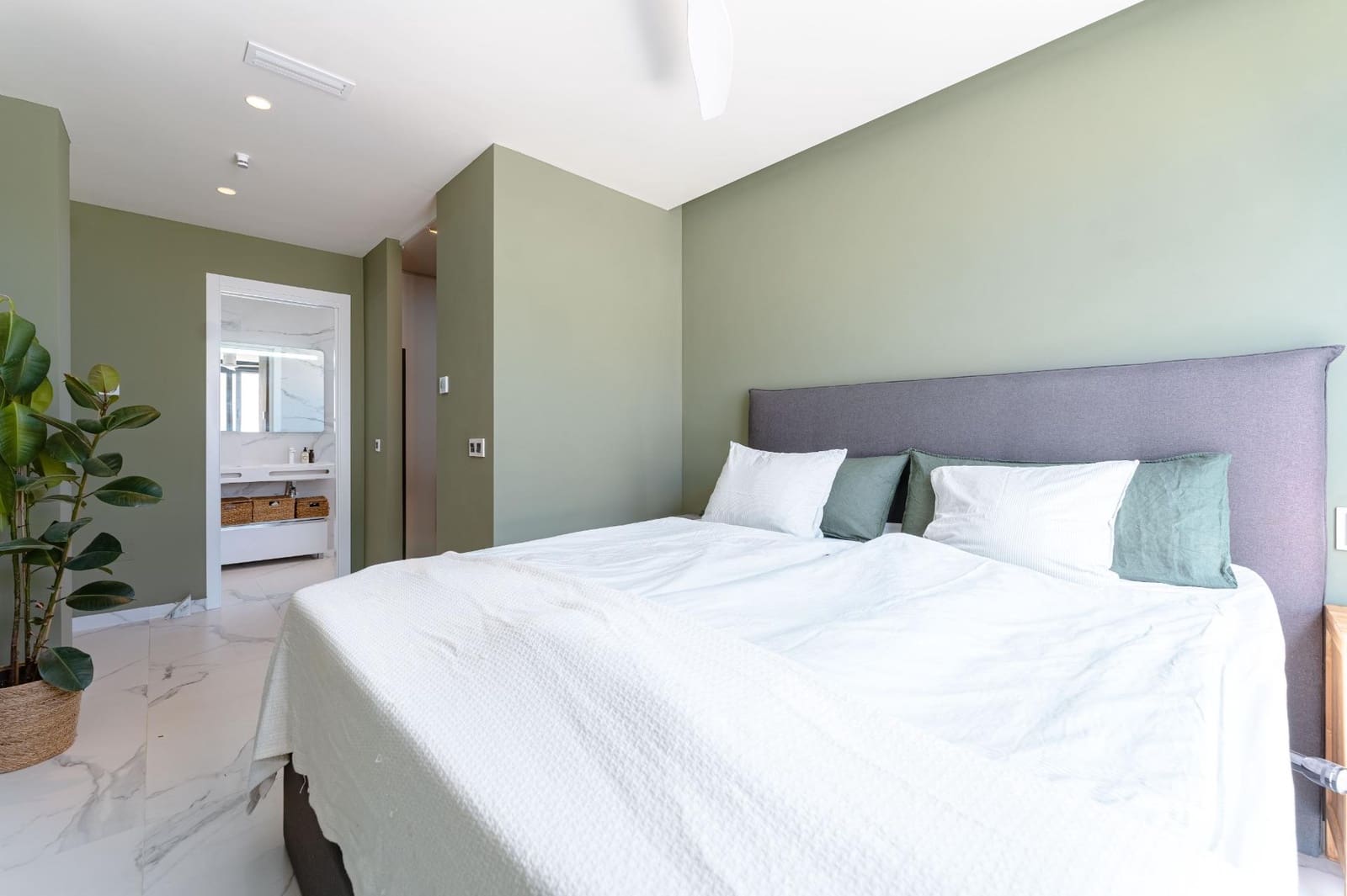 Chalet de 5 habitaciones en San Miguel de Salinas en venta con piscina garaje - 780.000 € (Ref: 9426452)