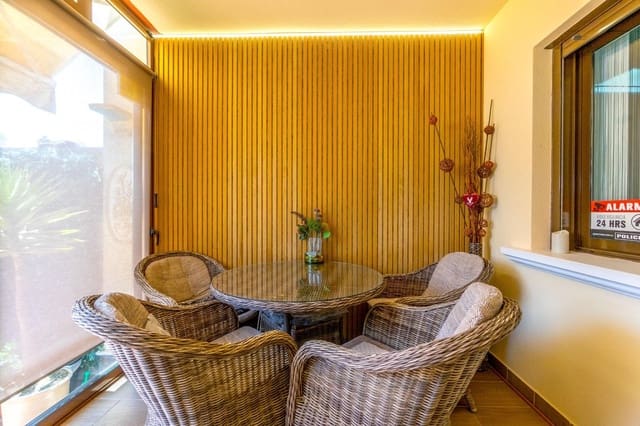 3 quarto Moradia em Banda para venda em Aguas Nuevas, Torrevieja com piscina - 319 000 € (Ref: 9427889)