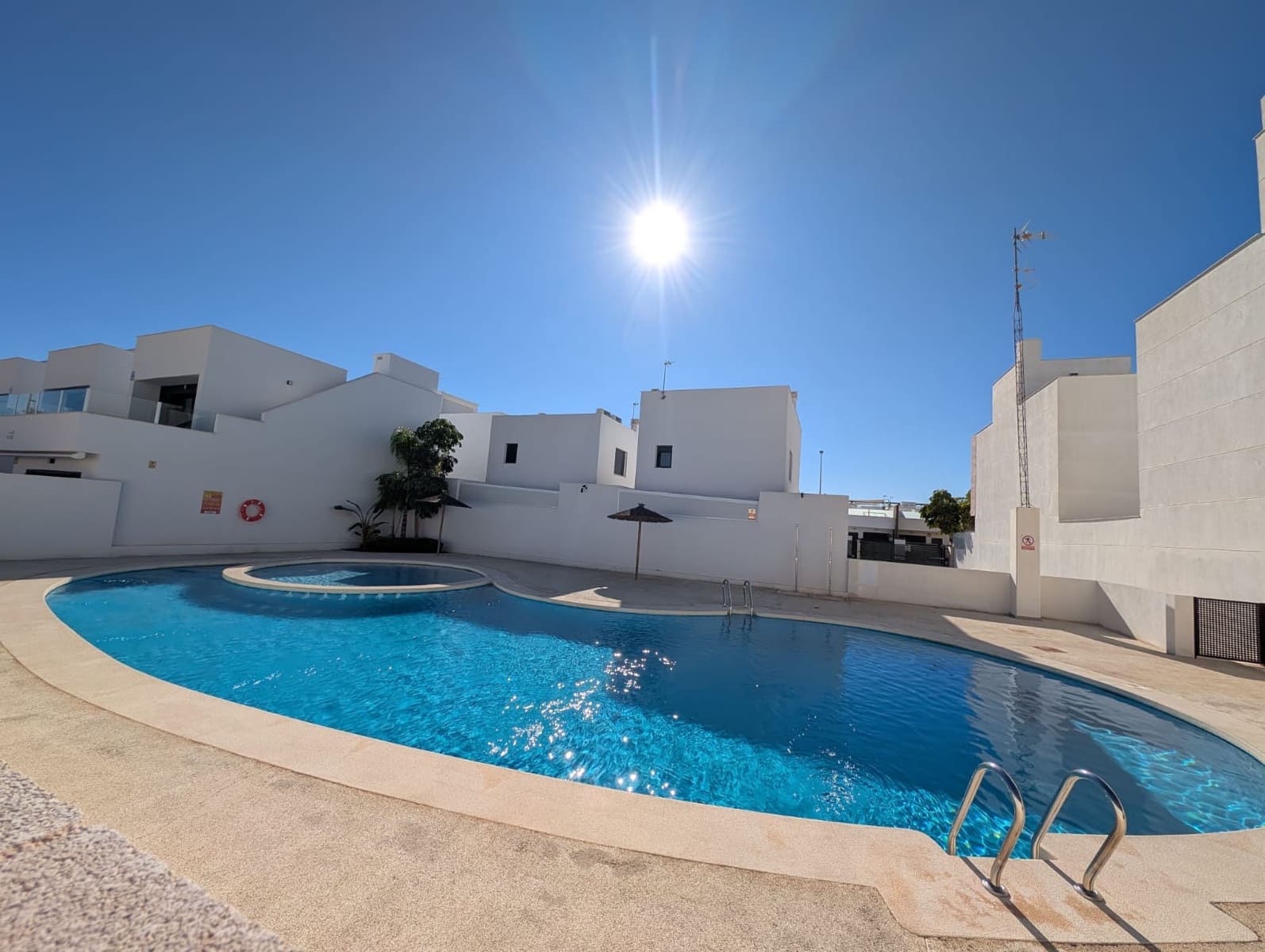 4 soveværelse Byhus til salg i San Pedro del Pinatar med swimmingpool - € 370.000 (Ref: 9444804)