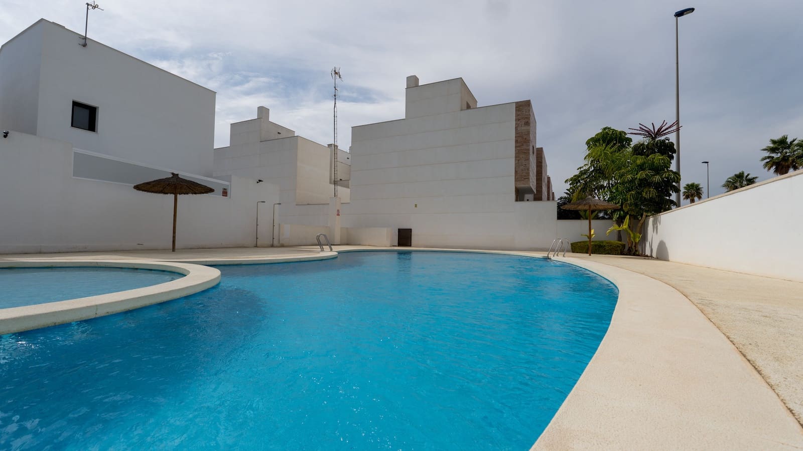 4 soveværelse Byhus til salg i San Pedro del Pinatar med swimmingpool - € 370.000 (Ref: 9444804)