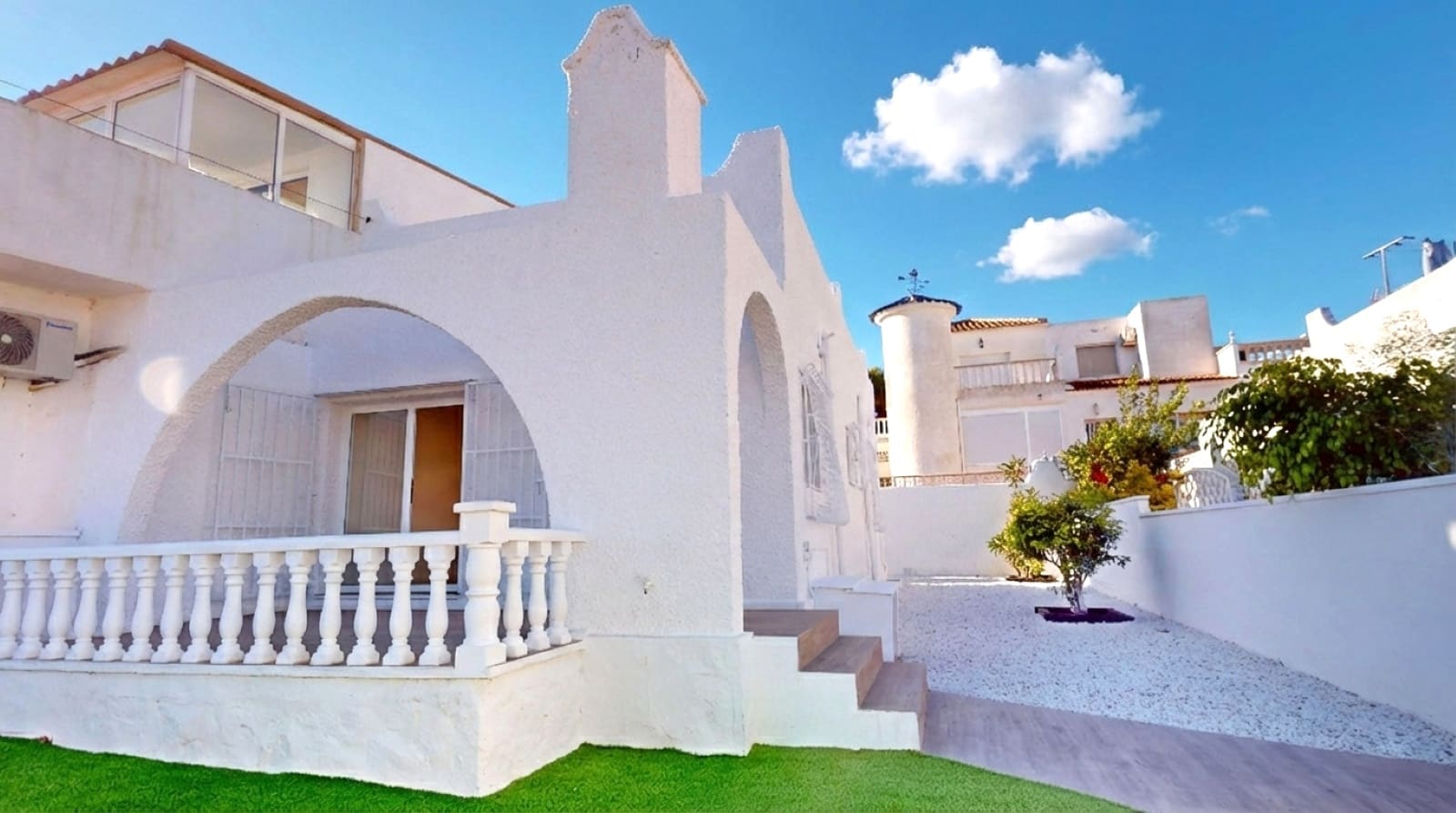 2 soverom Hus til salgs i Villamartin med svømmebasseng - € 199 995 (Ref: 9444809)