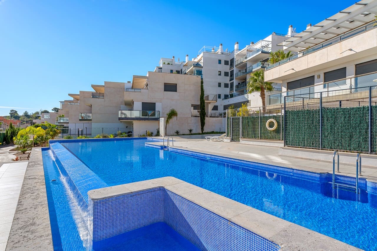 2 bedroom Apartment for sale in Campoamor with pool garage - € 199,000 (Ref: 9444811)