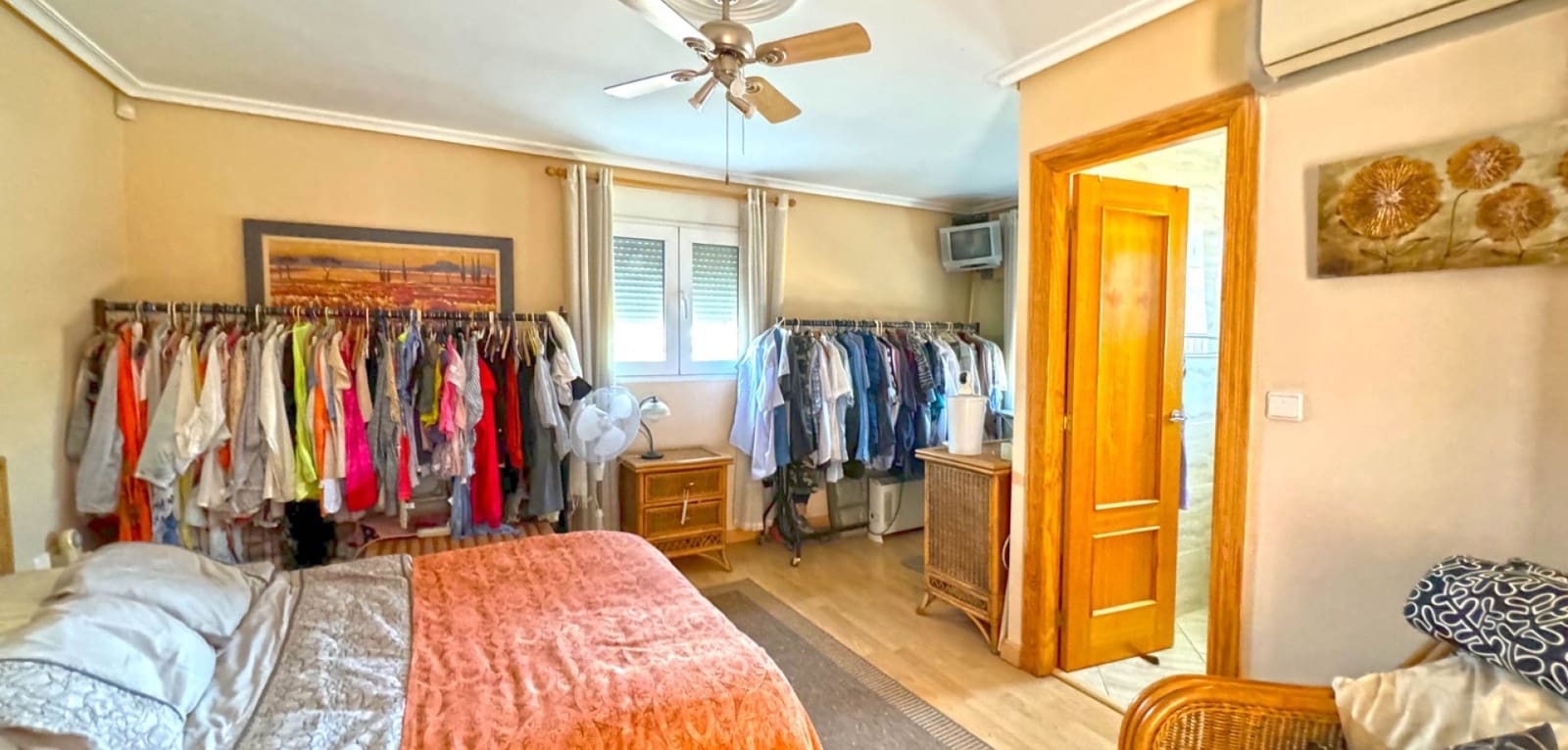 6 slaapkamer Villa te koop in Torrevieja met zwembad - € 610.000 (Ref: 9466260)