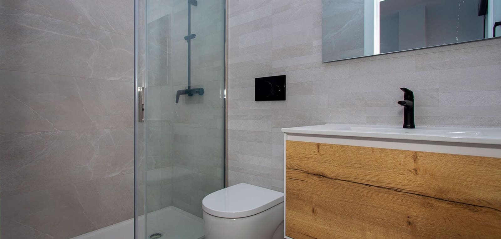 2 bedroom Apartment for sale in Torrevieja with pool - € 300,000 (Ref: 9466269)