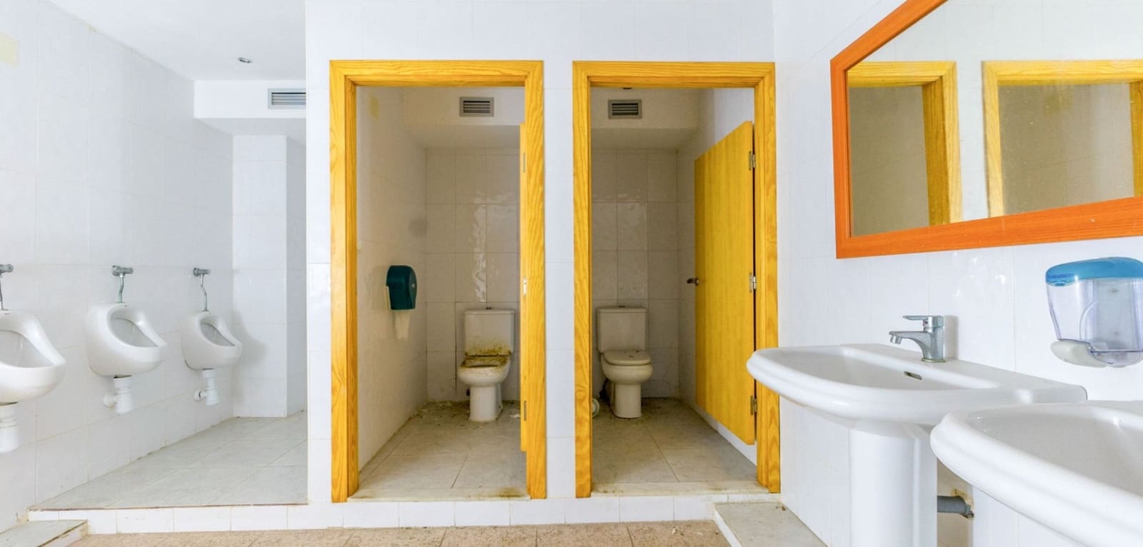 1 chambre Local Commercial à vendre à Torrevieja avec piscine - 420 000 € (Ref: 9466278)