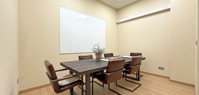 1 chambre Local Commercial à vendre à Avenida Habaneras - Curva de Palangre, Torrevieja avec piscine - 165 000 € (Ref: 9466291)