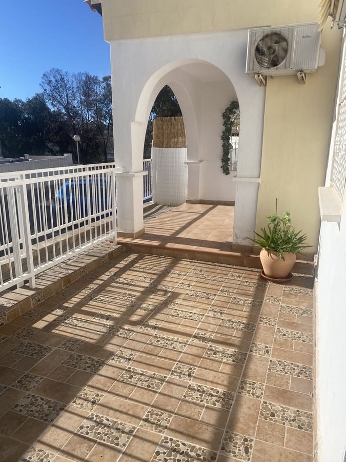 Casa de 3 habitaciones en Villamartin en venta con piscina - 175.000 € (Ref: 9466296)