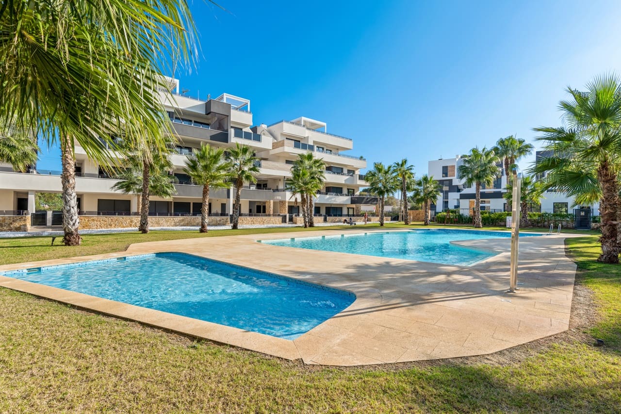2 bedroom Apartment for sale in Villamartin with pool garage - € 289,000 (Ref: 9489699)
