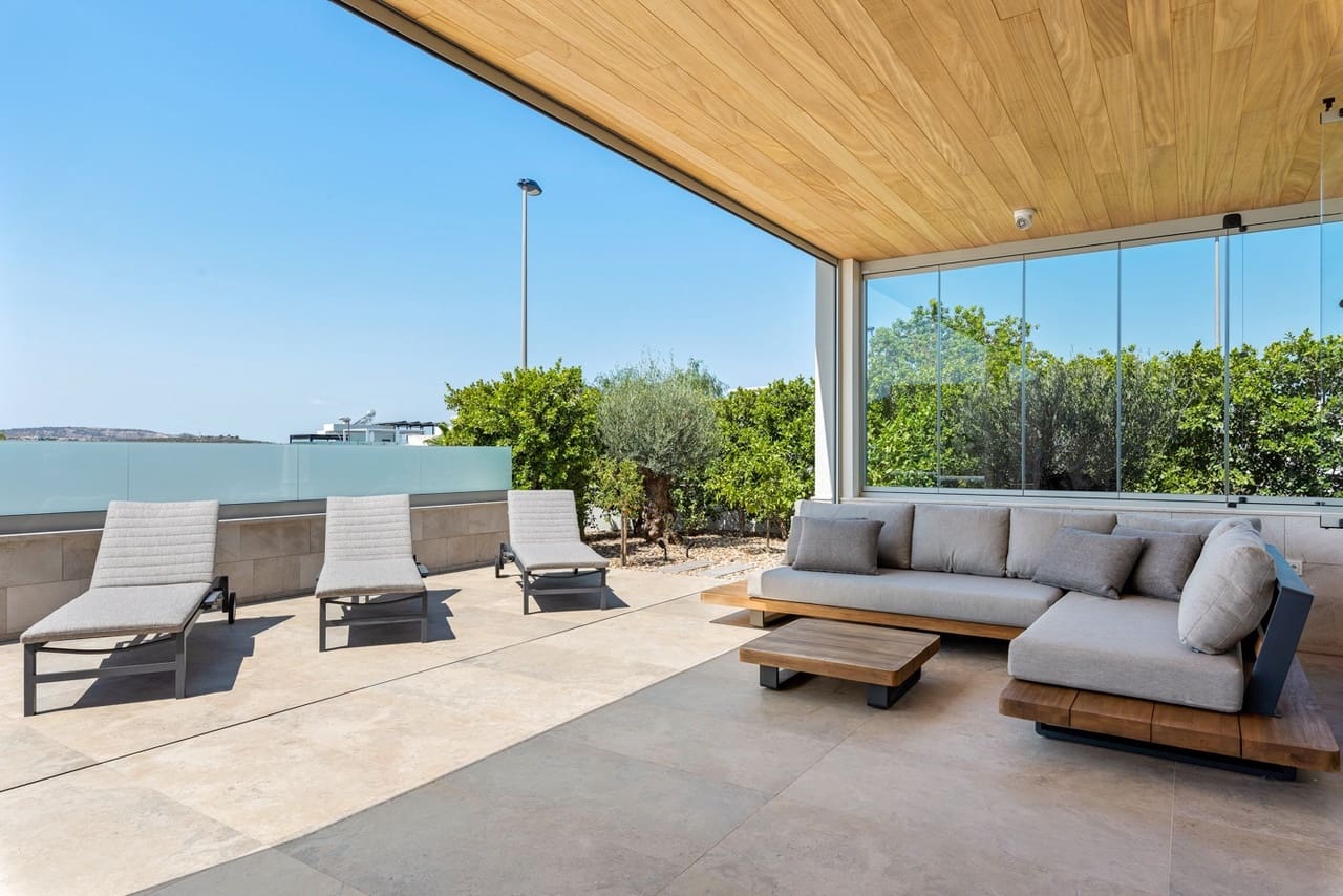 4 bedroom Villa for sale in Benijofar with pool garage - € 1,495,000 (Ref: 9489715)