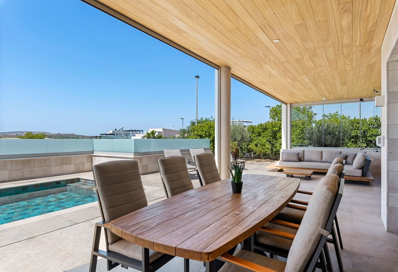 4 bedroom Villa for sale in Benijofar with pool garage - € 1,495,000 (Ref: 9489715)