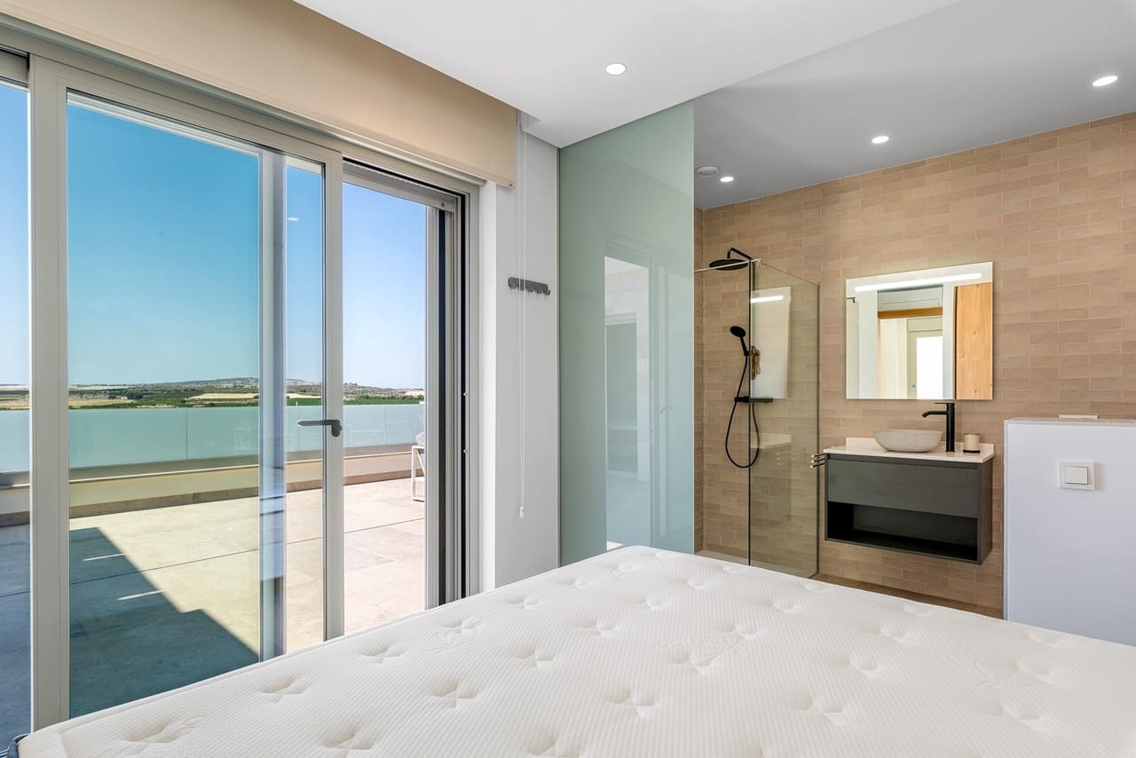 4 bedroom Villa for sale in Benijofar with pool garage - € 1,495,000 (Ref: 9489715)