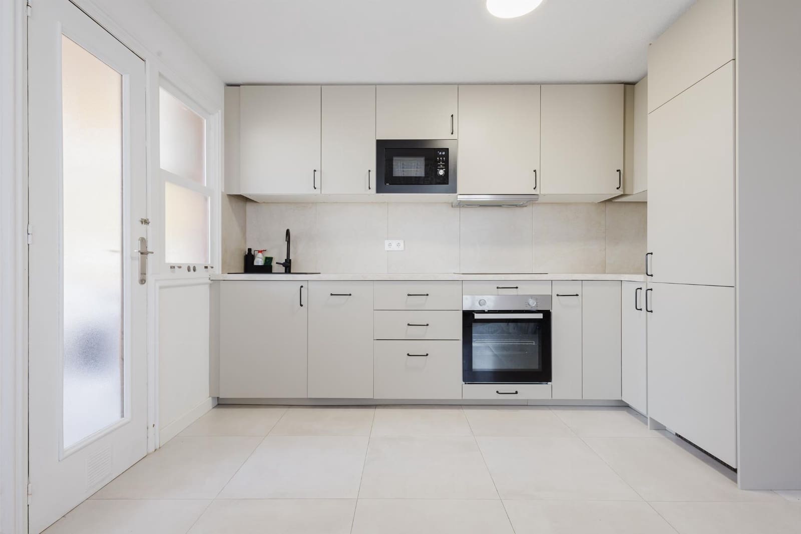 3 bedroom Apartment for sale in Torrevieja with pool - € 235,000 (Ref: 9495440)