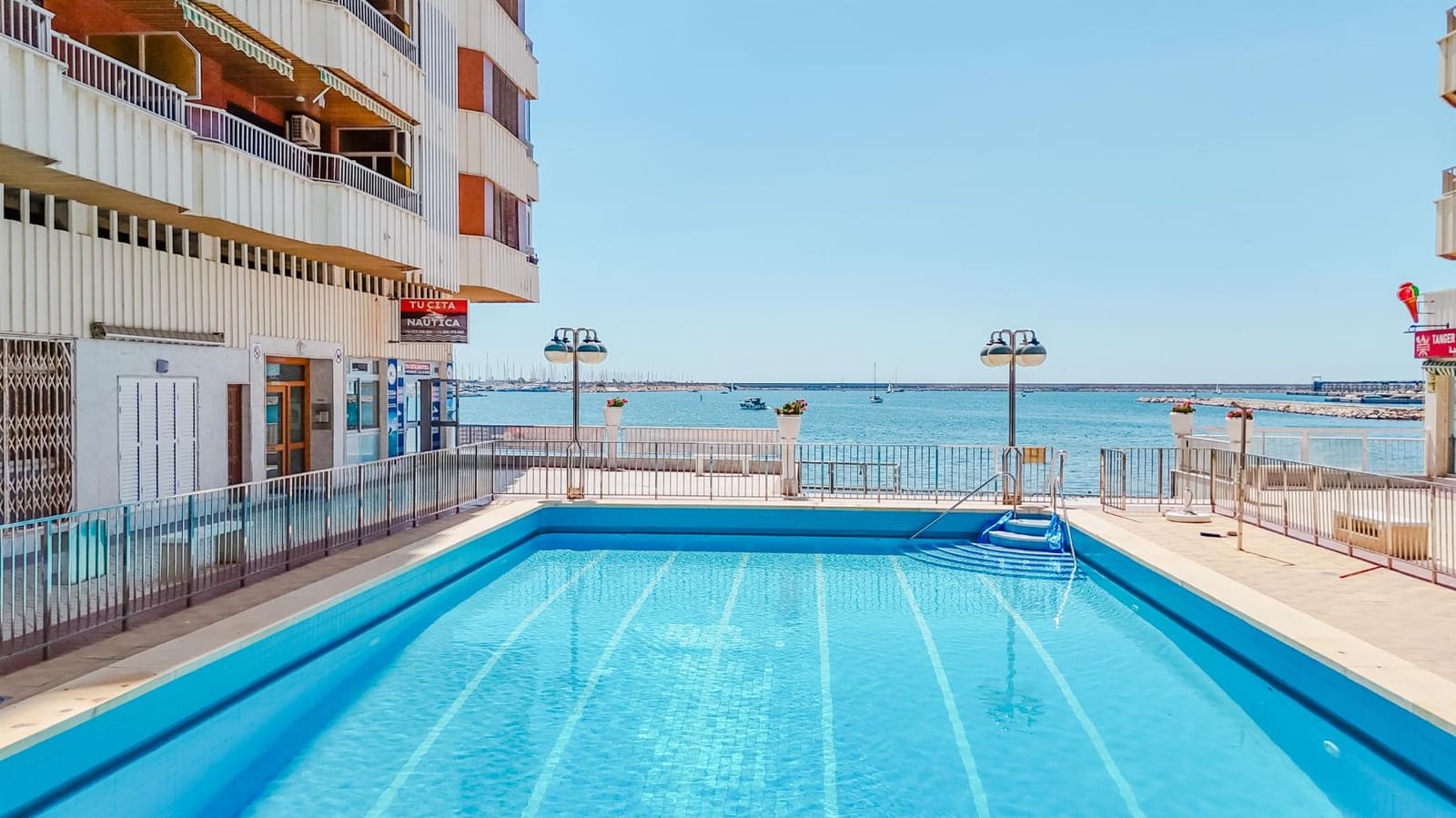 3 bedroom Apartment for sale in Torrevieja with pool - € 235,000 (Ref: 9495440)