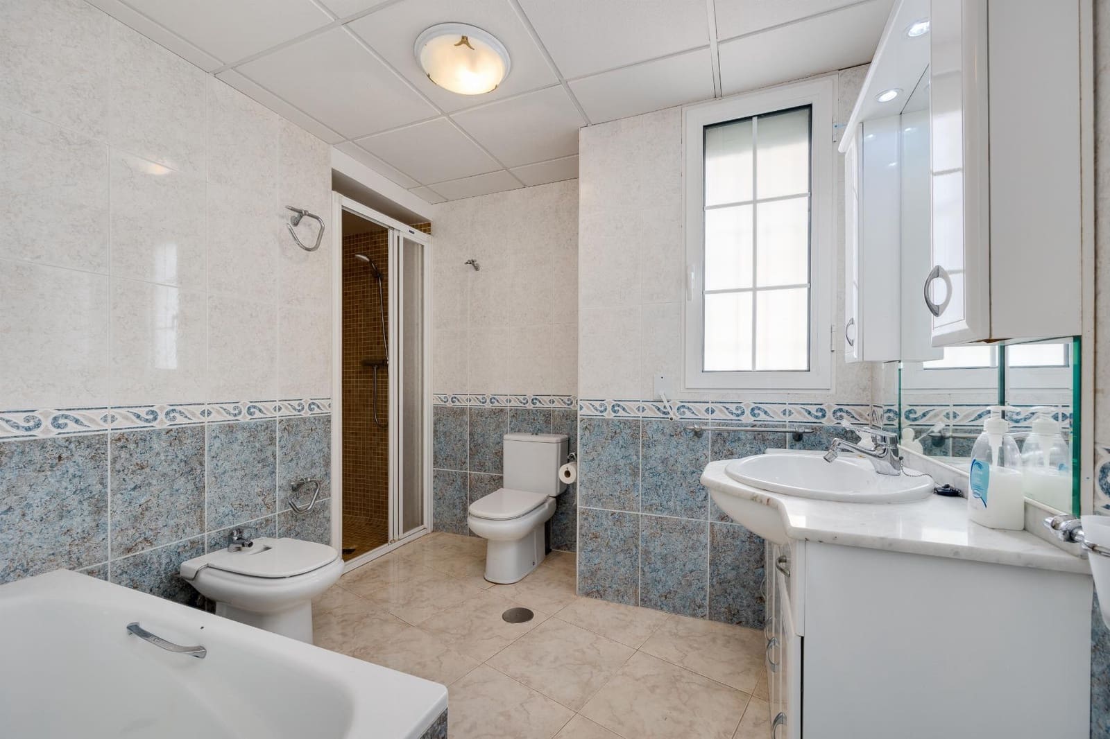 4 bedroom Apartment for sale in Torrevieja with pool garage - € 389,500 (Ref: 9495445)