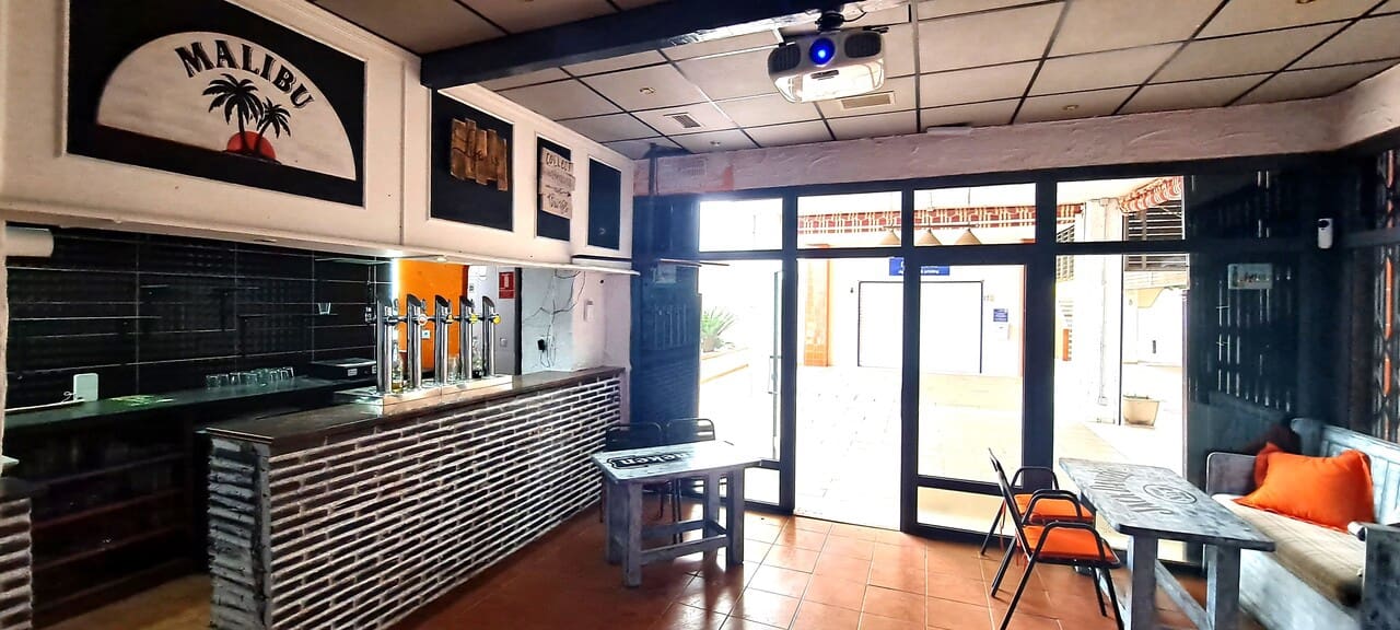 Commercial for sale in Los Dolses with pool - € 79,000 (Ref: 9495449)