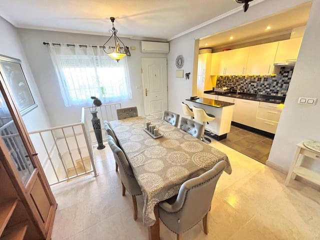 4 bedroom Townhouse for sale in Villamartin, Orihuela with pool garage - € 249,900 (Ref: 9500197)