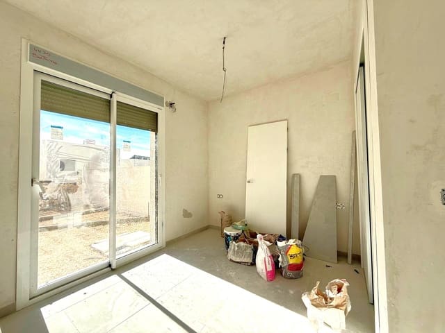 Chalet de 3 habitaciones en Los Almendros (Orihuela Costa), Orihuela en venta con piscina - 669.900 € (Ref: 9500198)