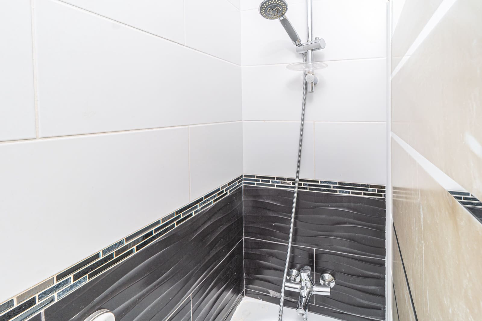 2 bedroom Semi-detached Villa for sale in Villamartin with pool - € 289,000 (Ref: 9500200)