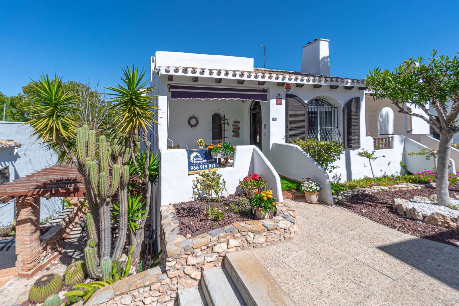 2 bedroom Semi-detached Villa for sale in Villamartin with pool - € 289,000 (Ref: 9500200)