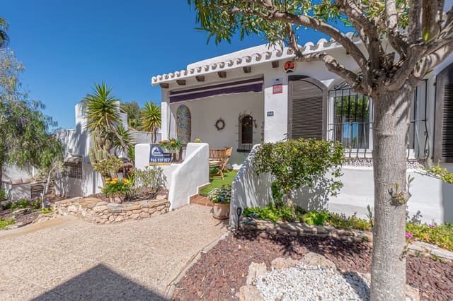 2 bedroom Semi-detached Villa for sale in Villamartin, Orihuela with pool - € 289,000 (Ref: 9500200)