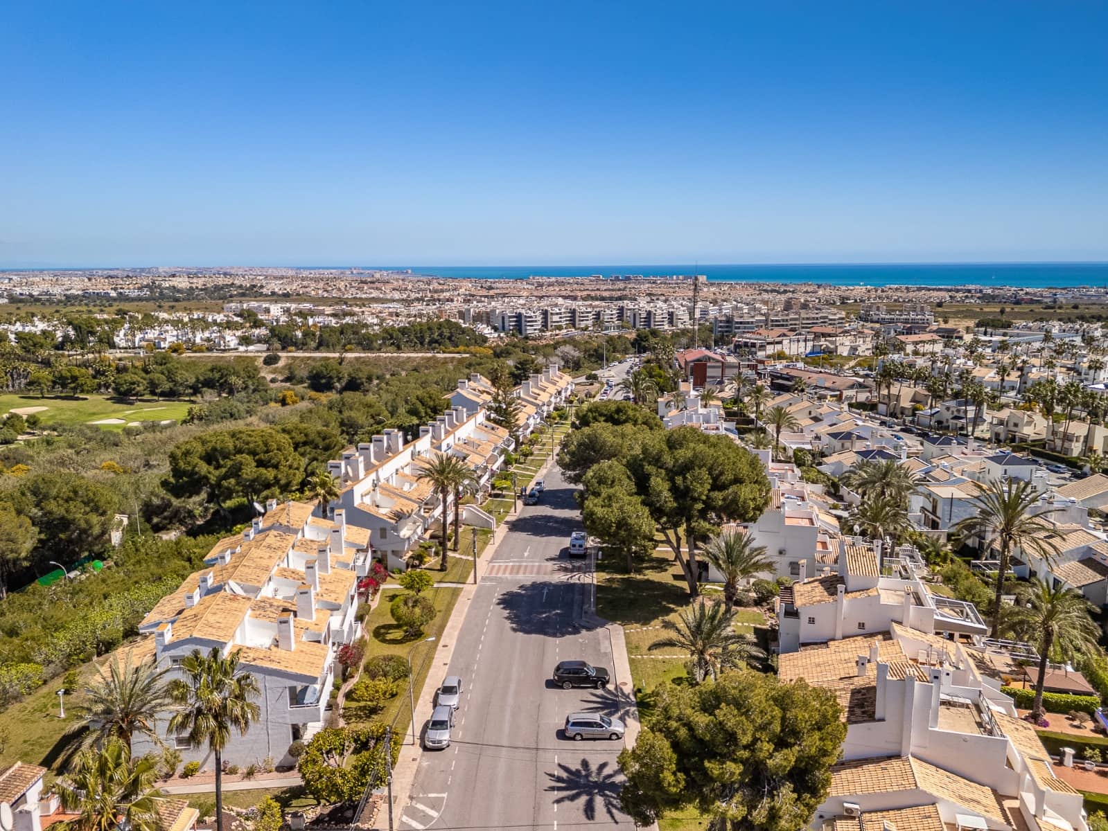 2 bedroom Semi-detached Villa for sale in Villamartin with pool - € 289,000 (Ref: 9500200)