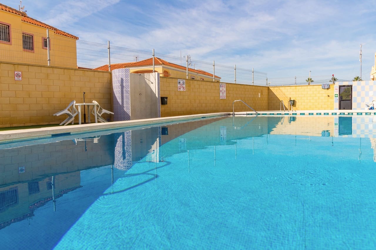 1 soveværelse Lejlighed til salg i Torrevieja med swimmingpool - € 109.000 (Ref: 9500201)