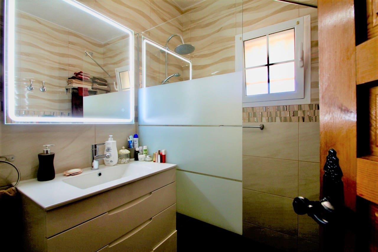 6 bedroom Villa for sale in Orihuela Costa with pool - € 469,000 (Ref: 9506330)