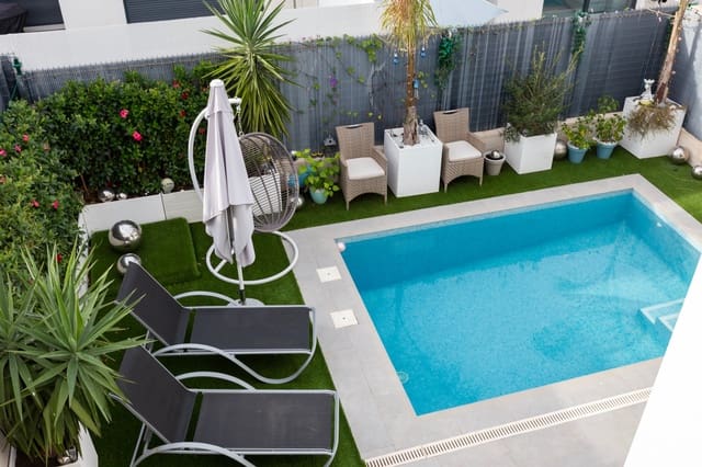 3 slaapkamer Villa te koop in Villamartin, Orihuela met zwembad - € 329.000 (Ref: 9521655)