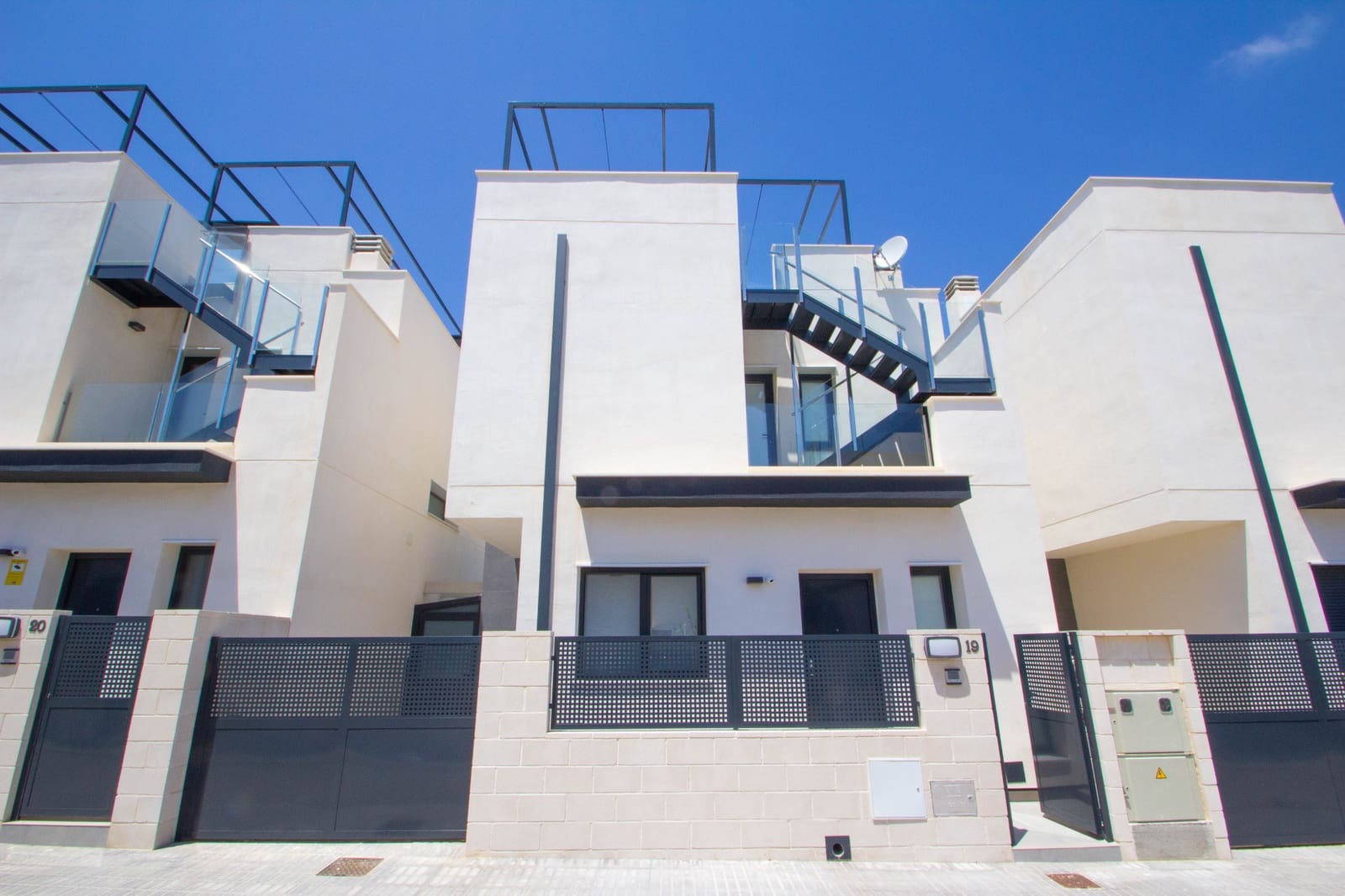 3 slaapkamer Villa te koop in Villamartin met zwembad - € 329.000 (Ref: 9521655)